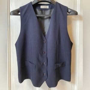 Women’s navy adjustable vest. Good condition.